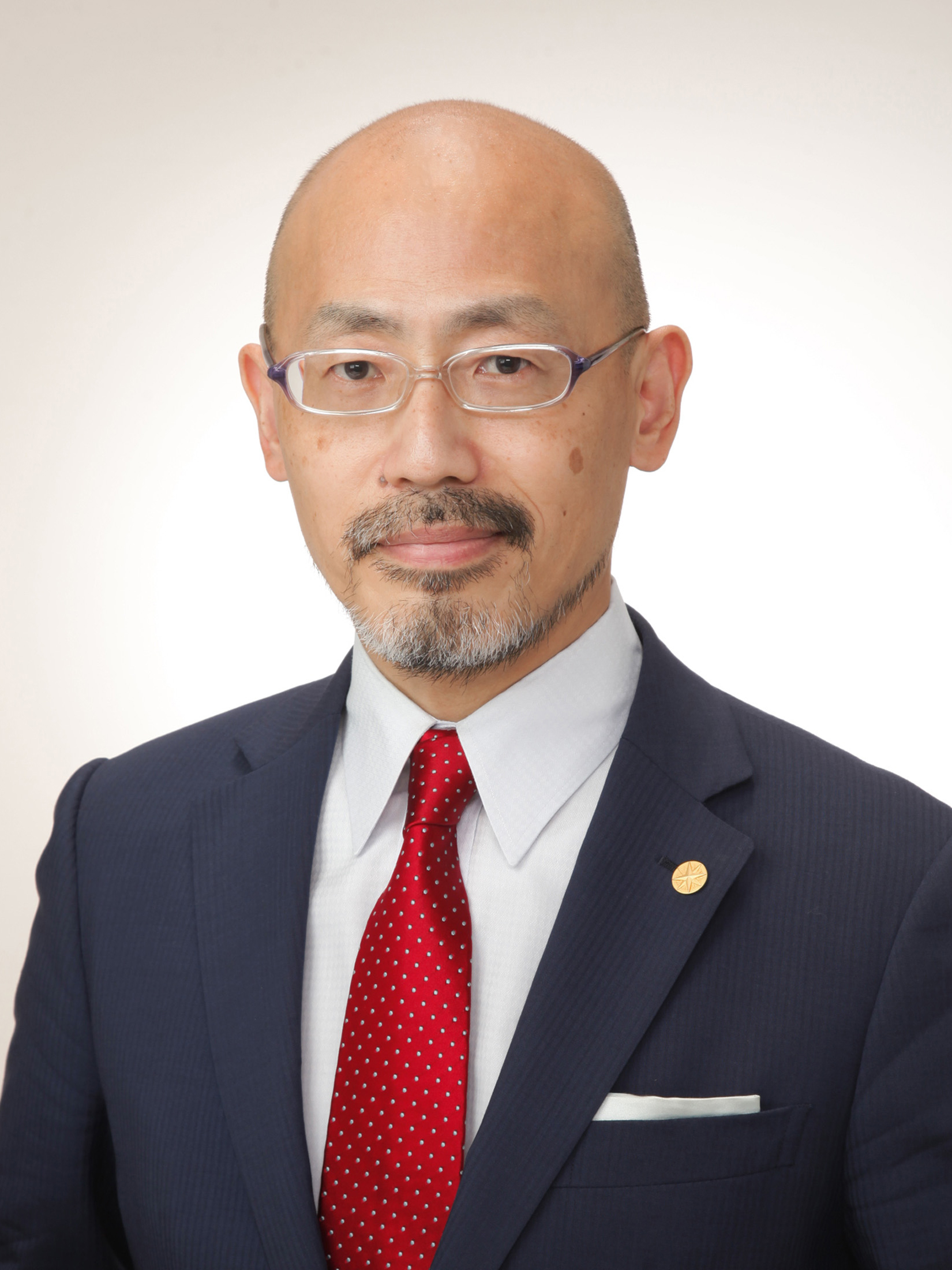 井上 真伯